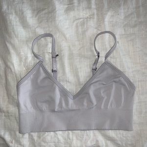 LULULEMON gray sports bra
